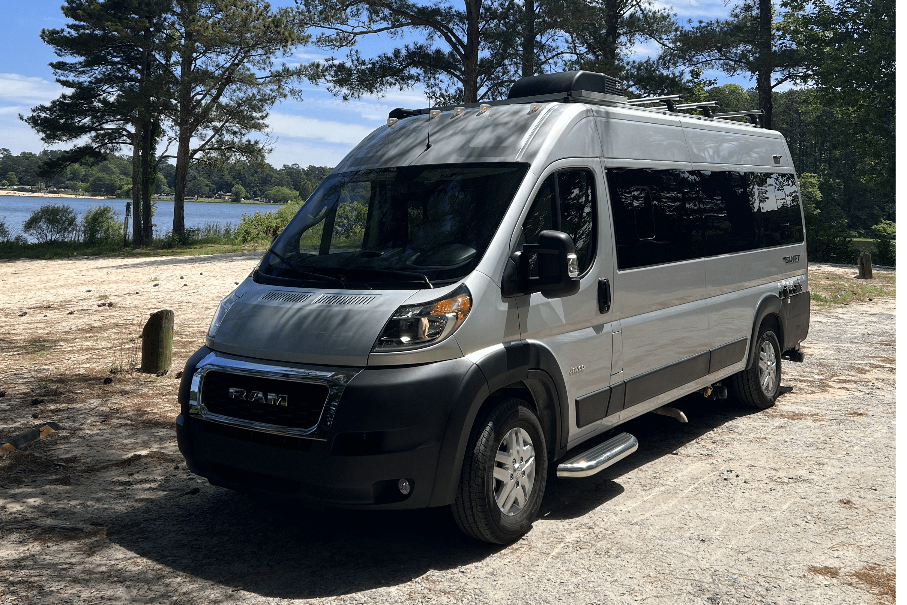 Luxurious Class B Camper Van 4 person Jayco Swift 20A