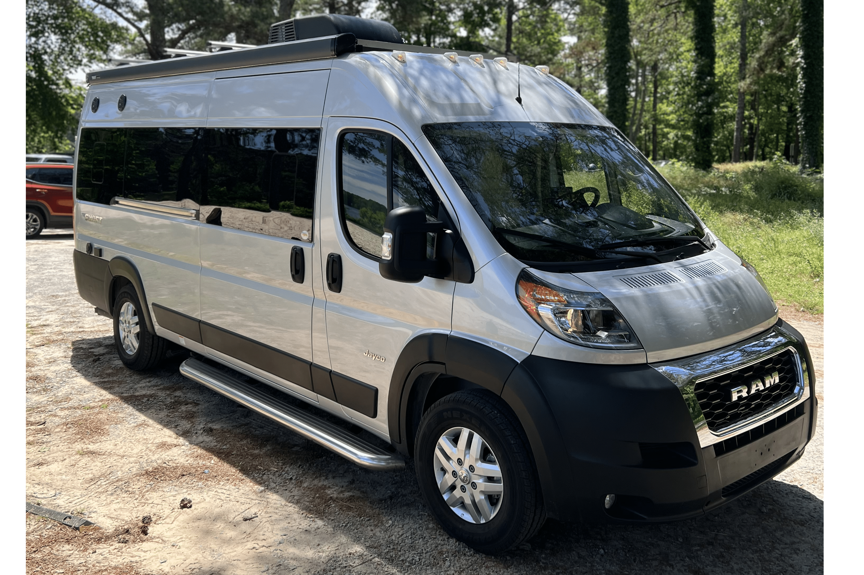 Luxurious Class B Camper Van 4 person Jayco Swift 20A