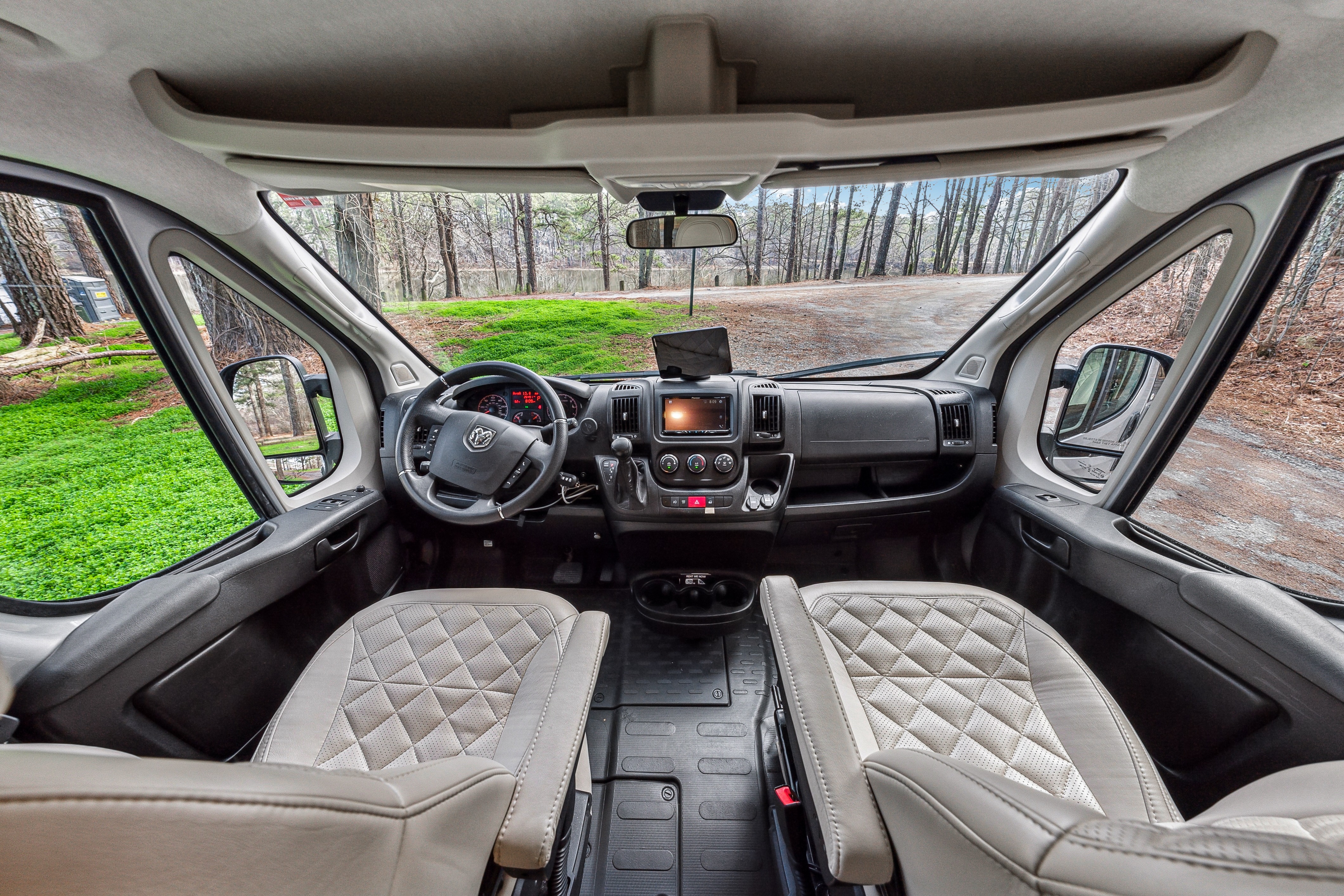 Luxurious Class B Camper Van 4 person Jayco Swift 20A