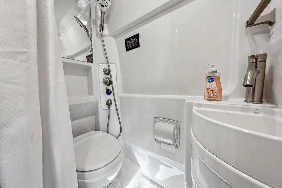 Luxurious Class B Camper Van 4 person Jayco Swift 20A