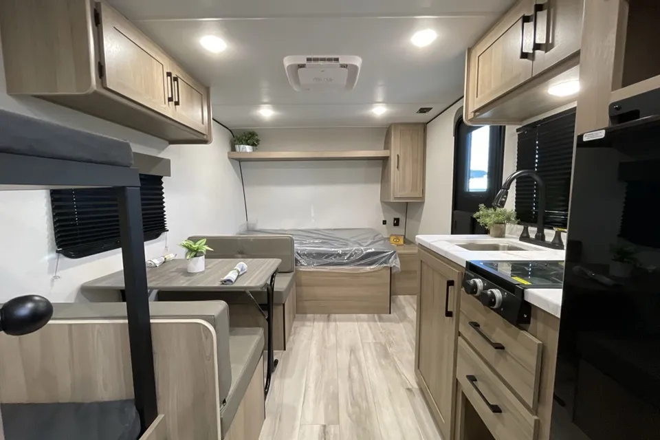 Phillip's Keystone Coleman light 17bx Travel Trailer