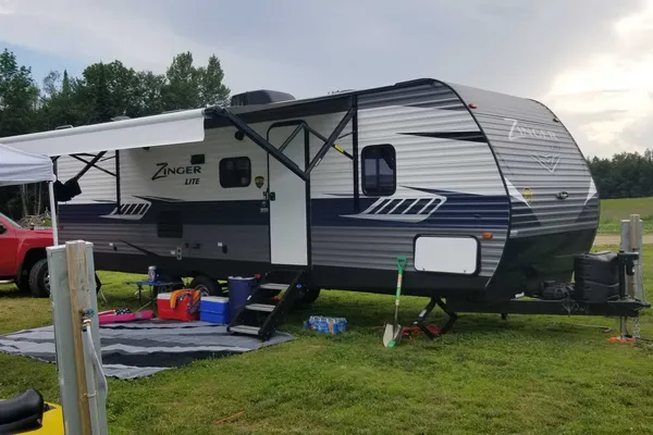Kenneth's Zinger 270bh Travel Trailer