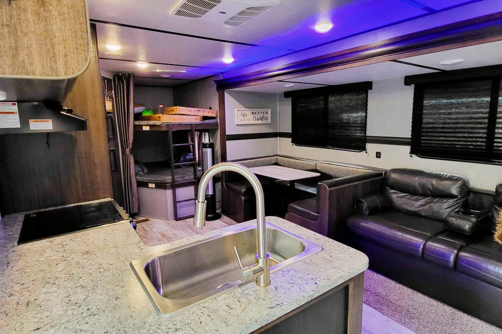 Kenneth's Zinger 270bh Travel Trailer
