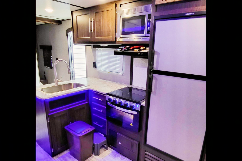 Kenneth's Zinger 270bh Travel Trailer