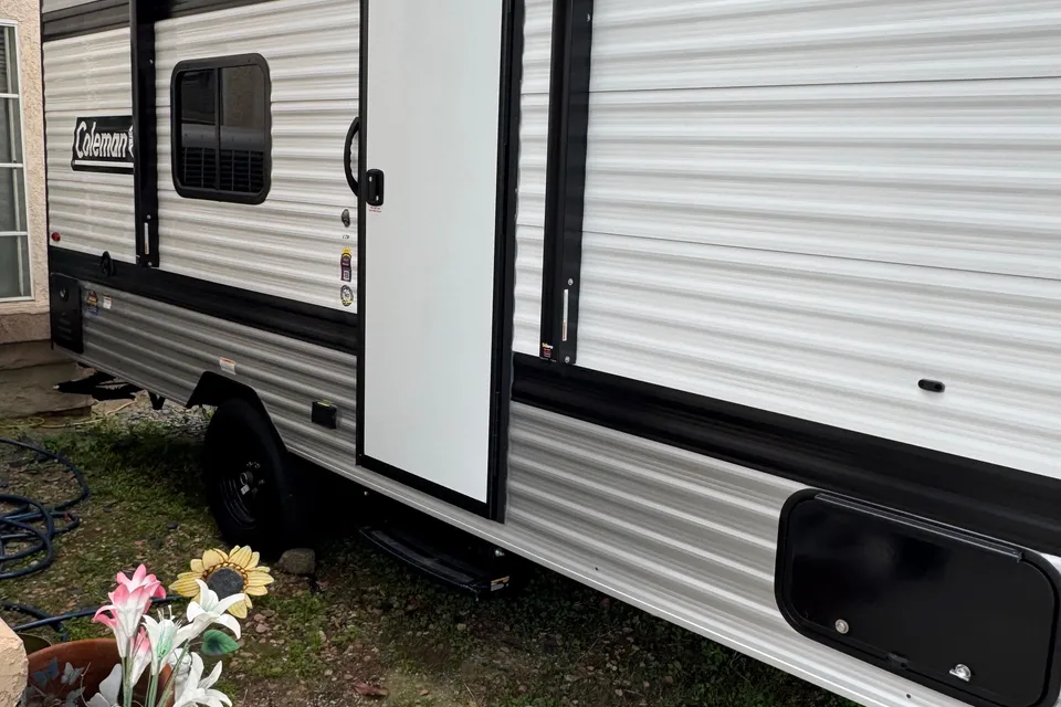 Kayla’s Coleman Keystone Travel Trailer