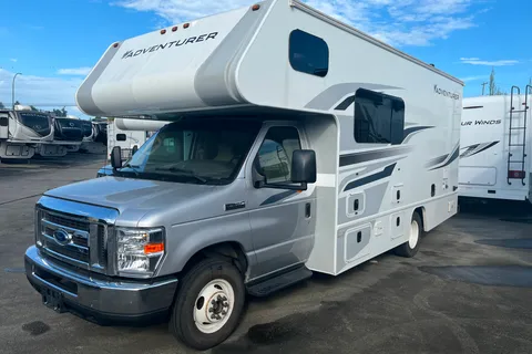 Caveman Cruisers – Class C Motorhome (Sleeps 6)