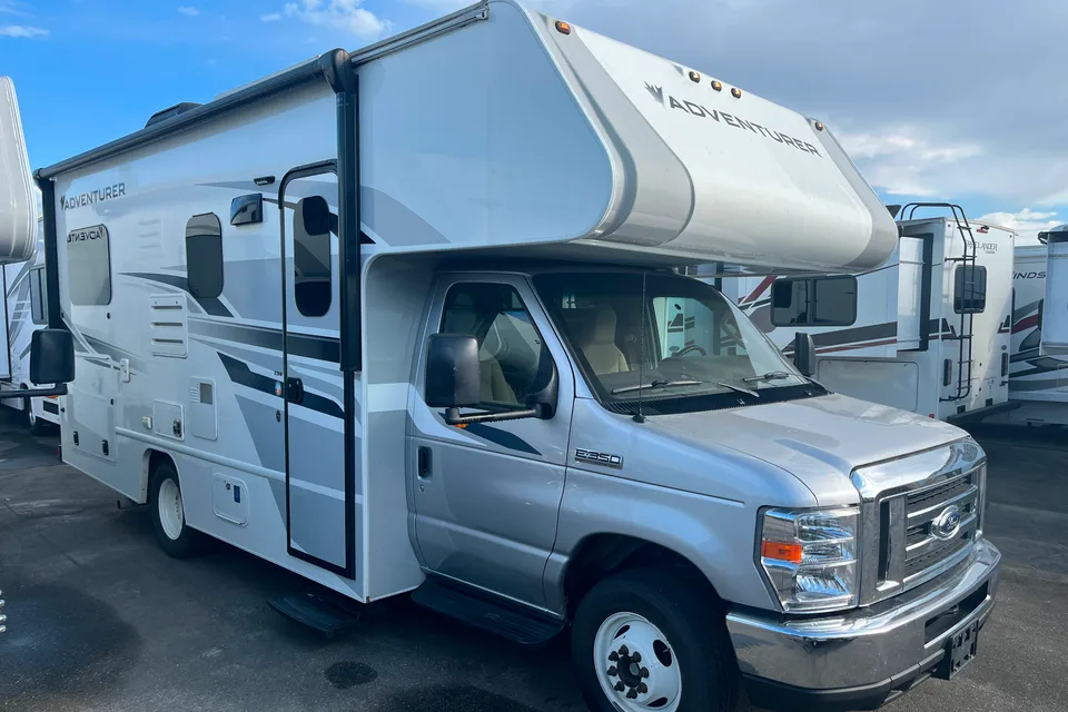 Caveman Cruisers – Class C Motorhome (Sleeps 6)