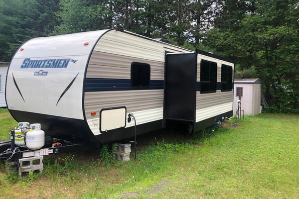 Julie's Cozy RV Sportsmen RV Travel Trailer