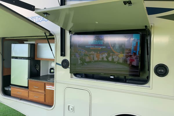 Fun Time Travel Winnebago Vista 29VE $300/nt. High Season $275/nt. Low Season