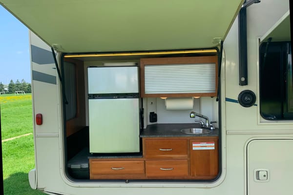 Fun Time Travel Winnebago Vista 29VE $300/nt. High Season $275/nt. Low Season