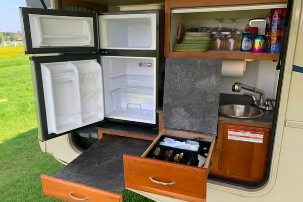 Fun Time Travel Winnebago Vista 29VE $300/nt. High Season $275/nt. Low Season