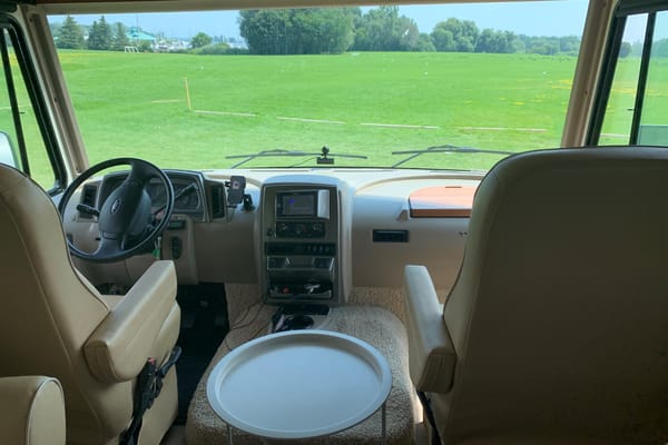 Fun Time Travel Winnebago Vista 29VE $300/nt. High Season $275/nt. Low Season