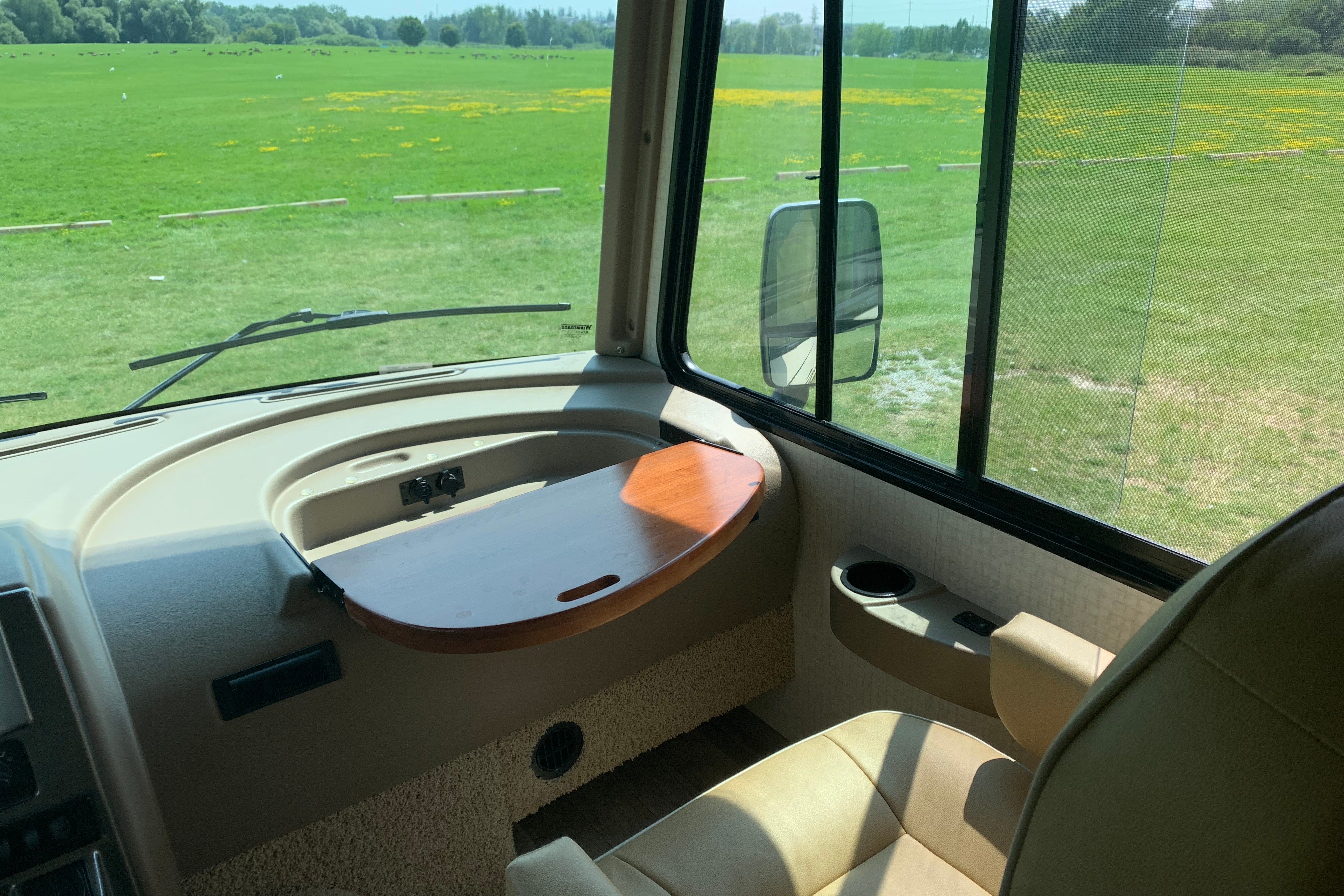 Fun Time Travel Winnebago Vista 29VE  $300/nt. High Season  $275/nt. Low Season
