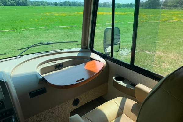 Fun Time Travel Winnebago Vista 29VE $300/nt. High Season $275/nt. Low Season