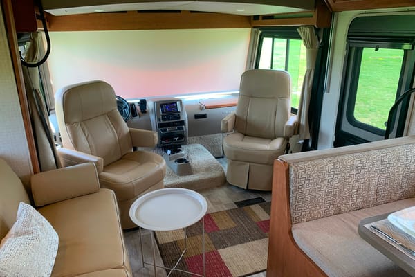 Fun Time Travel Winnebago Vista 29VE $300/nt. High Season $275/nt. Low Season