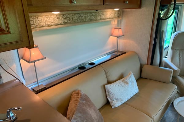 Fun Time Travel Winnebago Vista 29VE $300/nt. High Season $275/nt. Low Season