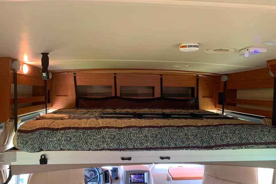 Fun Time Travel Winnebago Vista 29VE  $300/nt. High Season  $275/nt. Low Season