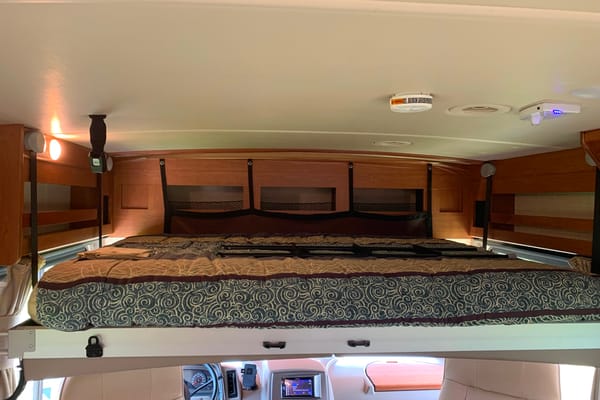 Fun Time Travel Winnebago Vista 29VE $300/nt. High Season $275/nt. Low Season
