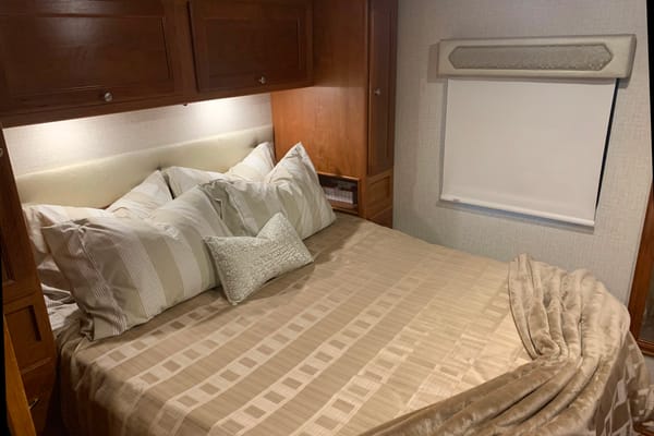 Fun Time Travel Winnebago Vista 29VE $300/nt. High Season $275/nt. Low Season