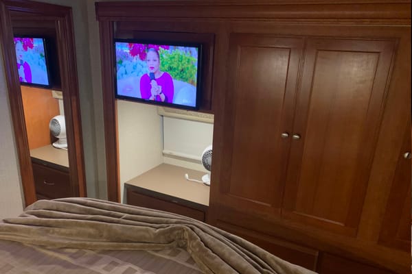 Fun Time Travel Winnebago Vista 29VE $300/nt. High Season $275/nt. Low Season