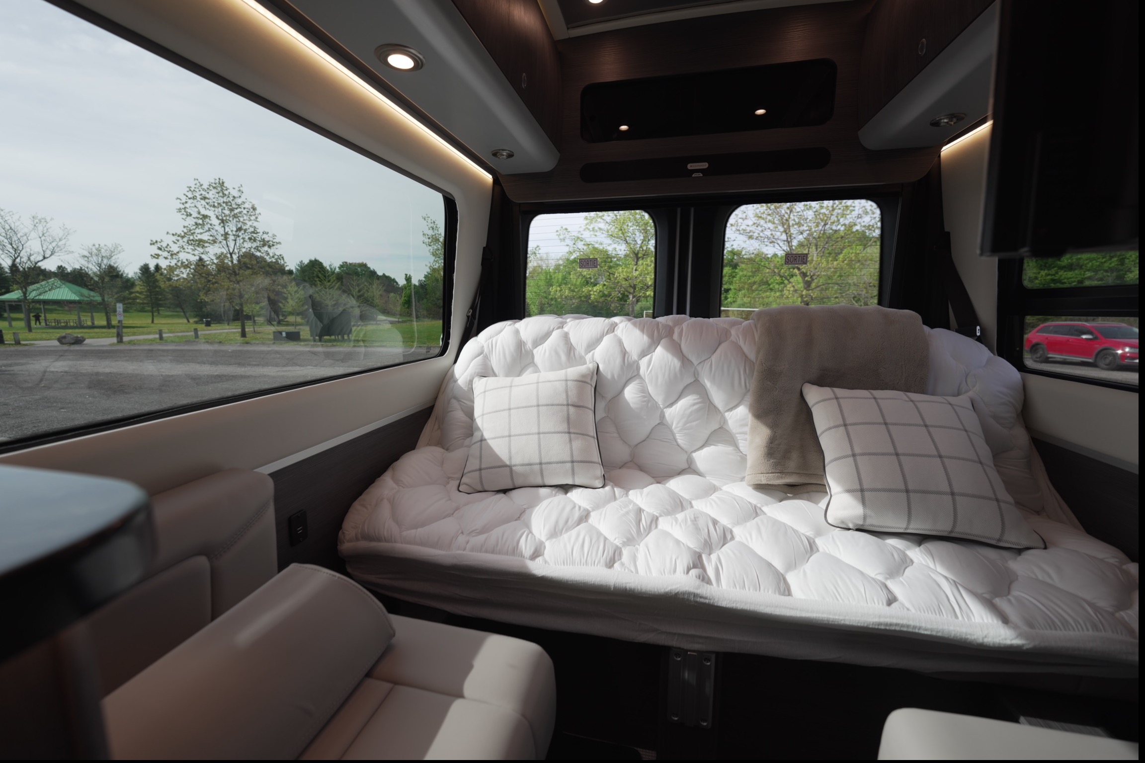 Luxury  Airstream interstate 19 Class B Camper Van
