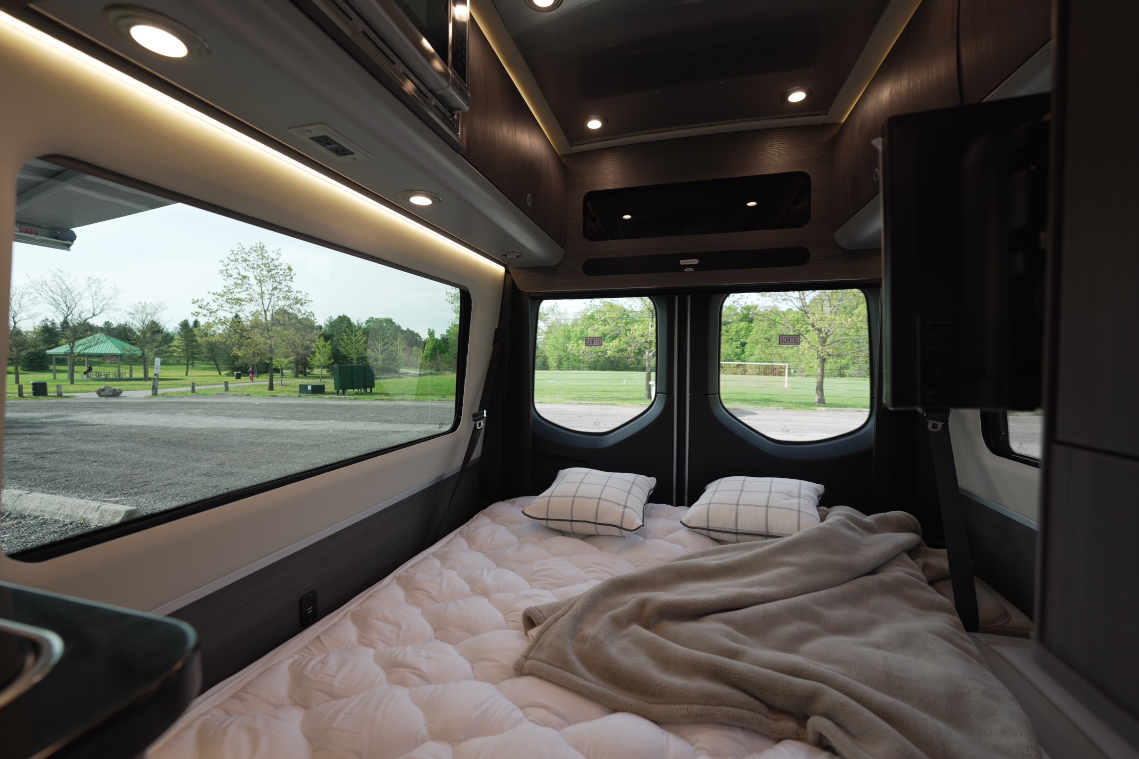 Luxury  Airstream interstate 19 Class B Camper Van