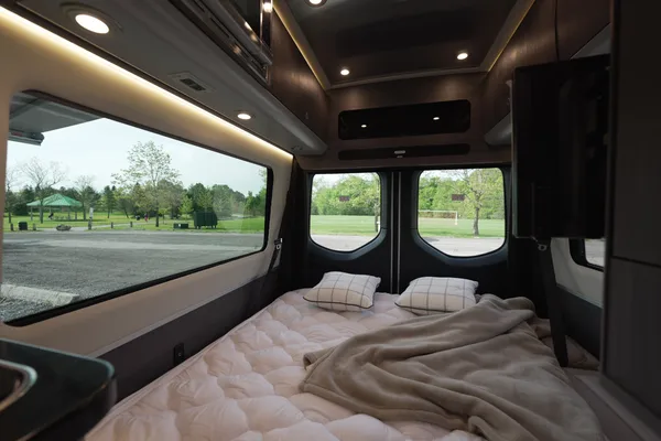 Luxury Airstream interstate 19 Class B Camper Van