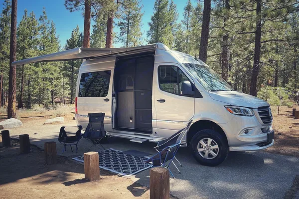 Luxury Airstream interstate 19 Class B Camper Van