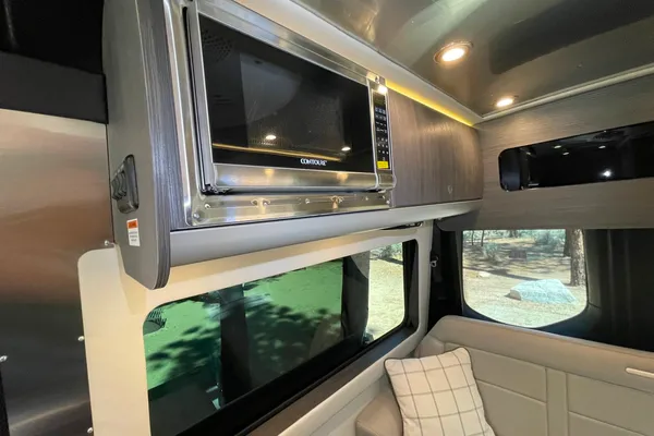 Luxury Airstream interstate 19 Class B Camper Van