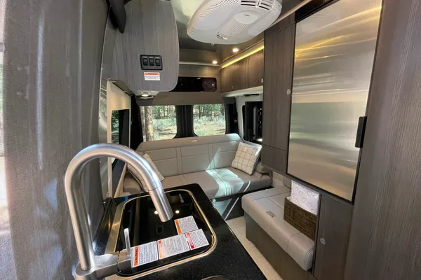 Luxury Airstream interstate 19 Class B Camper Van