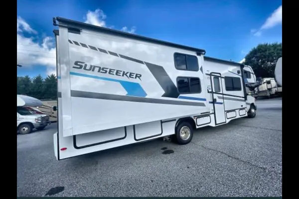 Family Forest River Sunseeker Class C