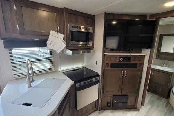 Mike and Cari's Dutchmen Aerolite Travel Trailer