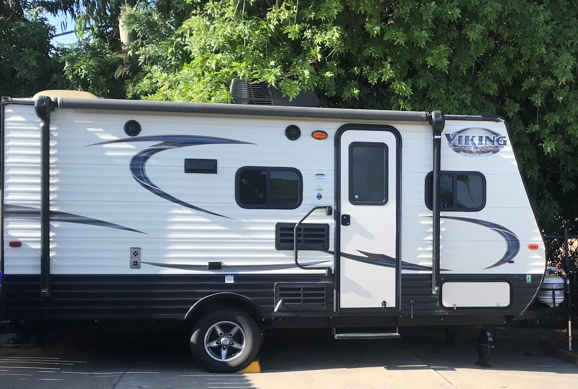Compact/Ultra-Light/ Coachmen Viking Trailer