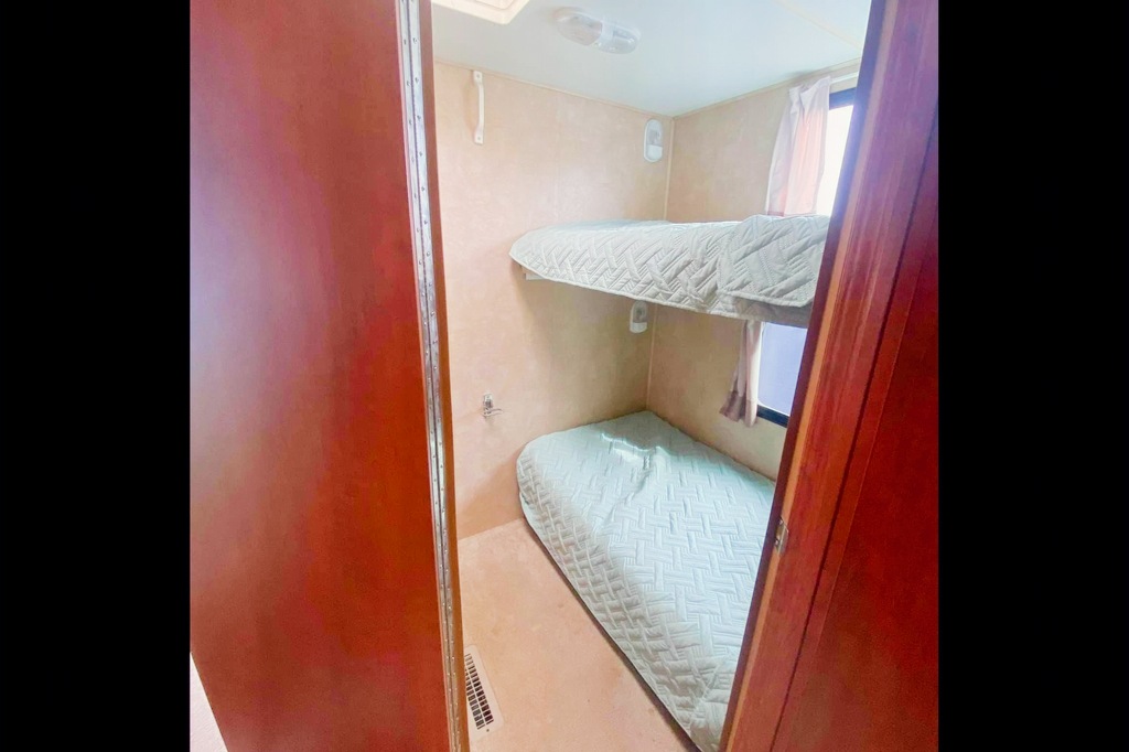 Rare 2 bedroom Motorhome - Bunkhouse - Forest River Georgetown - Class A