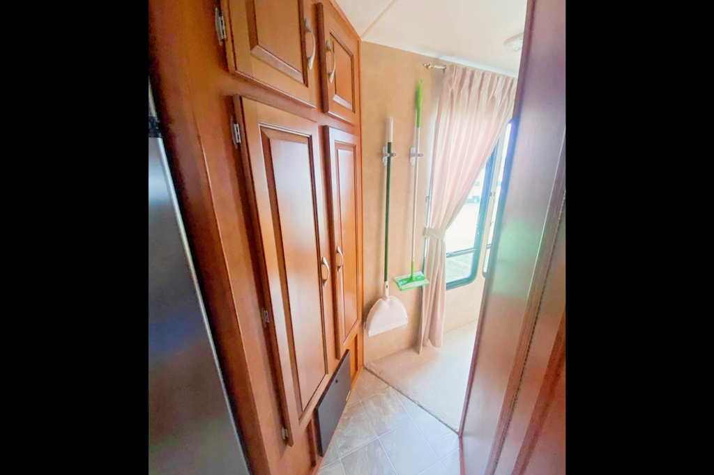 Rare 2 bedroom Motorhome - Bunkhouse - Forest River Georgetown - Class A