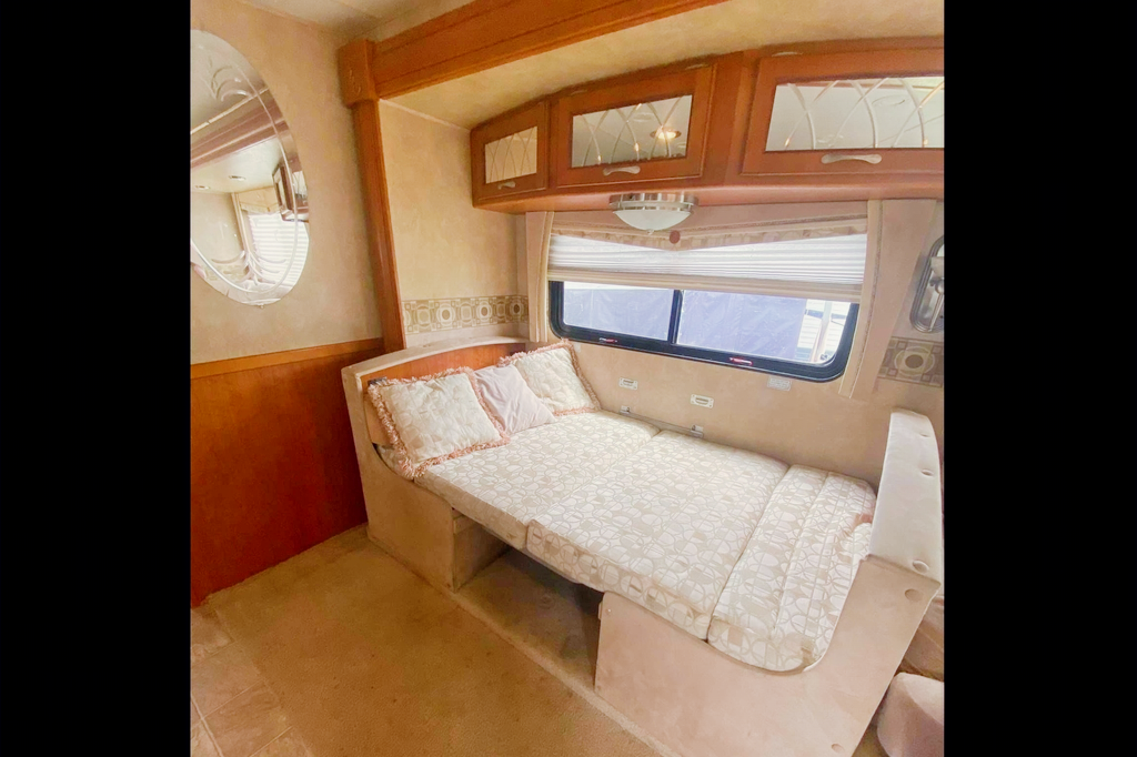 Rare 2 bedroom Motorhome - Bunkhouse - Forest River Georgetown - Class A