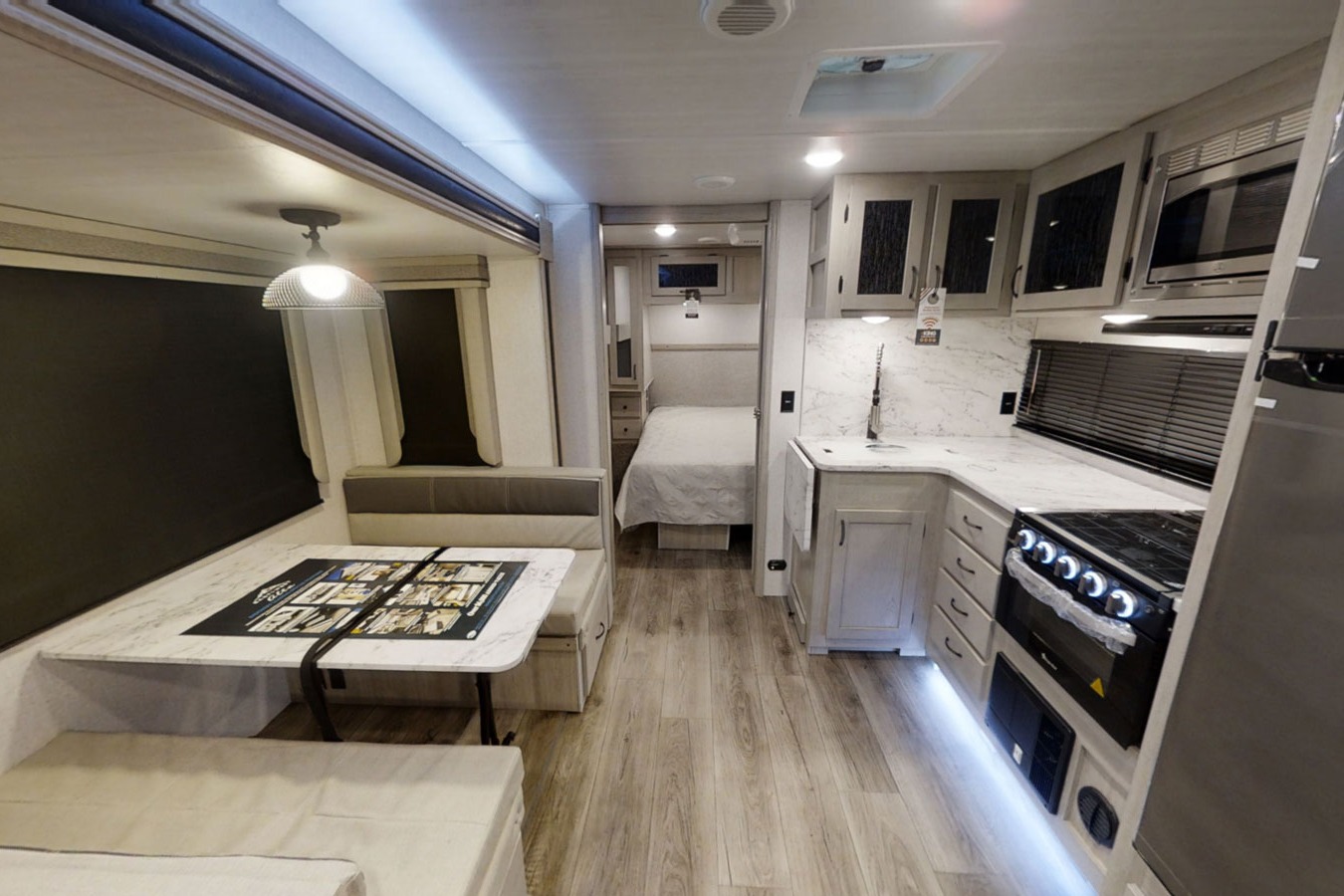 [02] Stress Free RVs - 2022 - XL - KING Size Bunkhouse