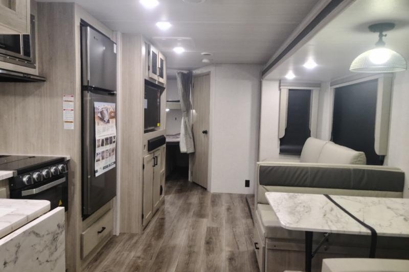 [02] Stress Free RVs - 2022 - XL - KING Size Bunkhouse