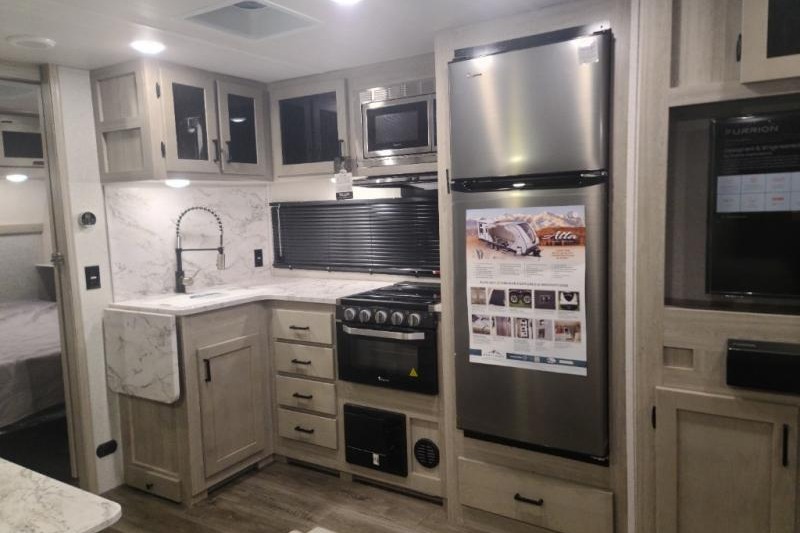 [02] Stress Free RVs - 2022 - XL - KING Size Bunkhouse
