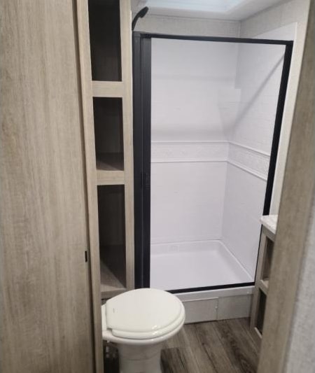 [02] Stress Free RVs - 2022 - XL - KING Size Bunkhouse