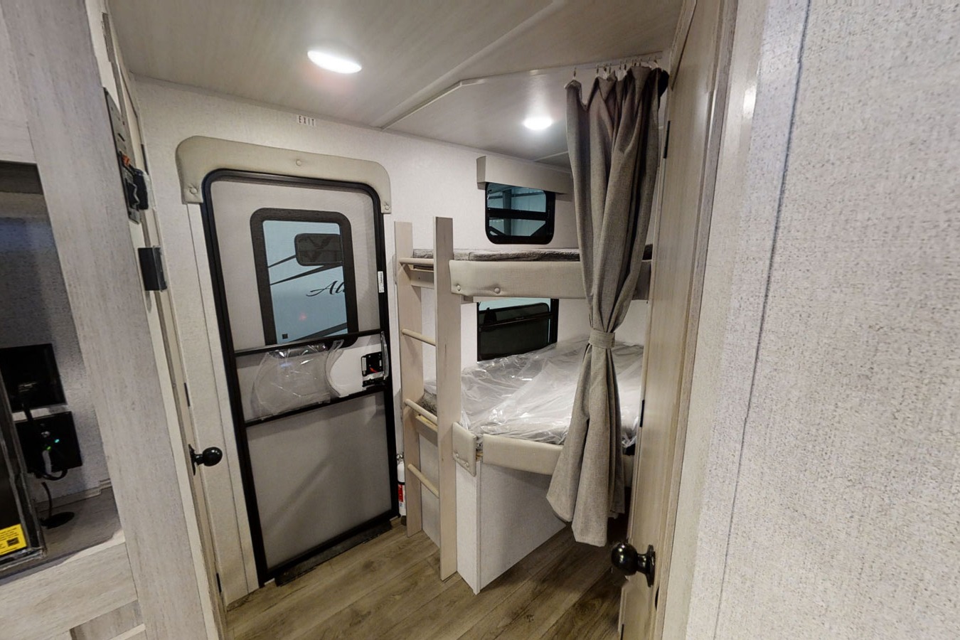 [02] Stress Free RVs - 2022 - XL - KING Size Bunkhouse