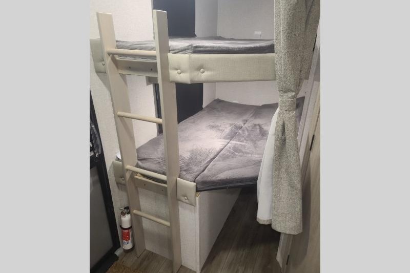 [02] Stress Free RVs - 2022 - XL - KING Size Bunkhouse