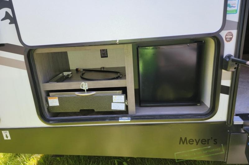 [02] Stress Free RVs - 2022 - XL - KING Size Bunkhouse