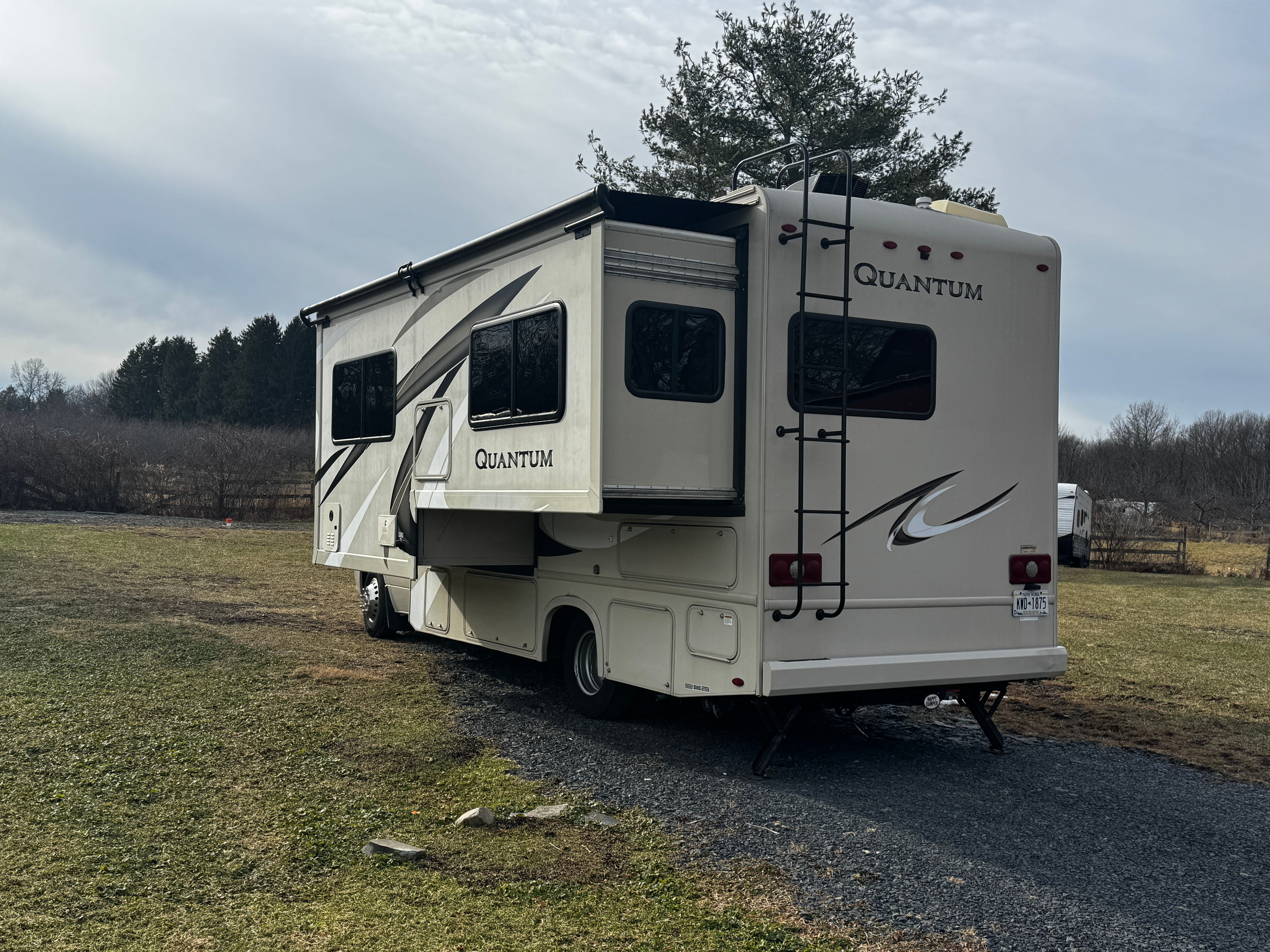 MERCURY: Small outside and big inside! | Thor Motor Coach Quantum Sprinter KM24 Class C