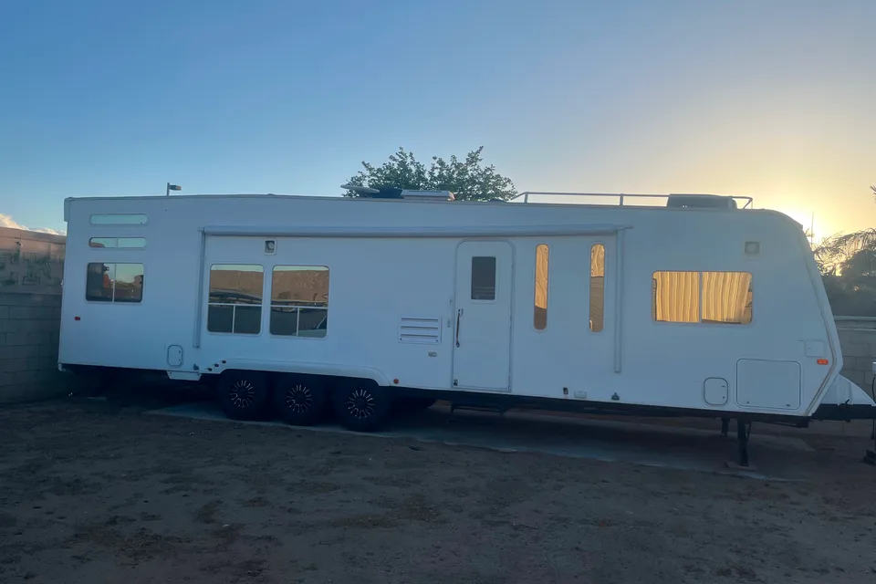 Dominic 's Weekend Warrior 32 FSW  Toy Hauler