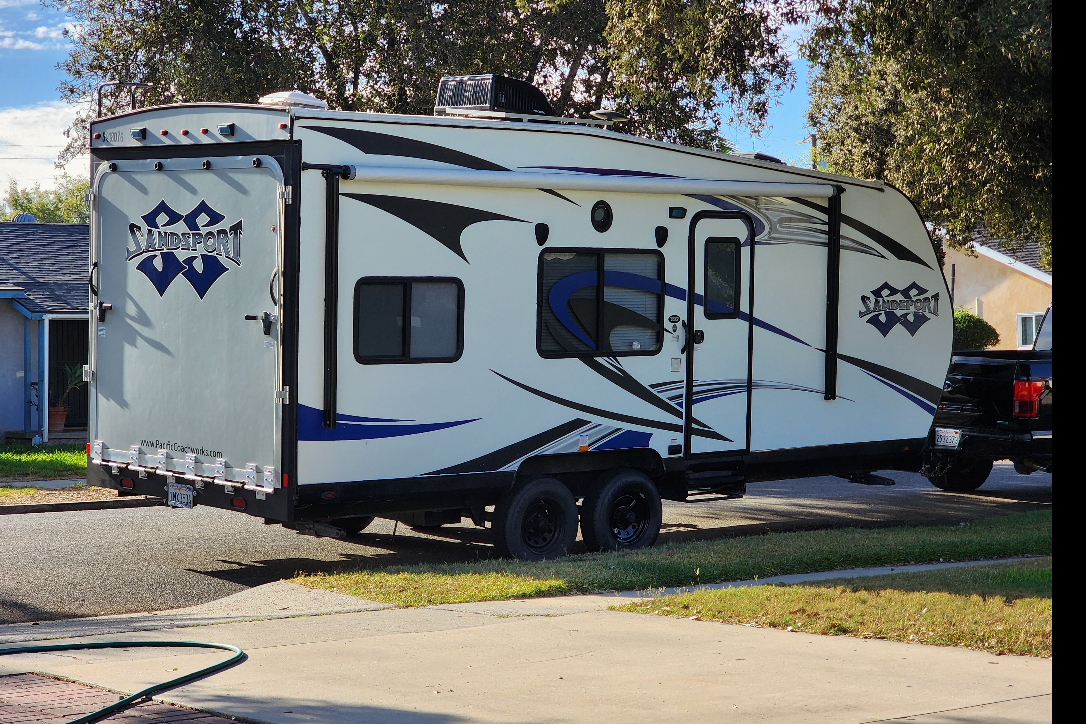 Mark's Pacific Coachworks 20EX Toy Hauler