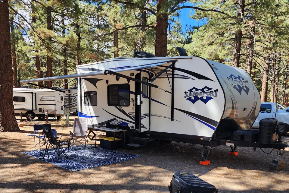 Mark's Pacific Coachworks 20EX Toy Hauler