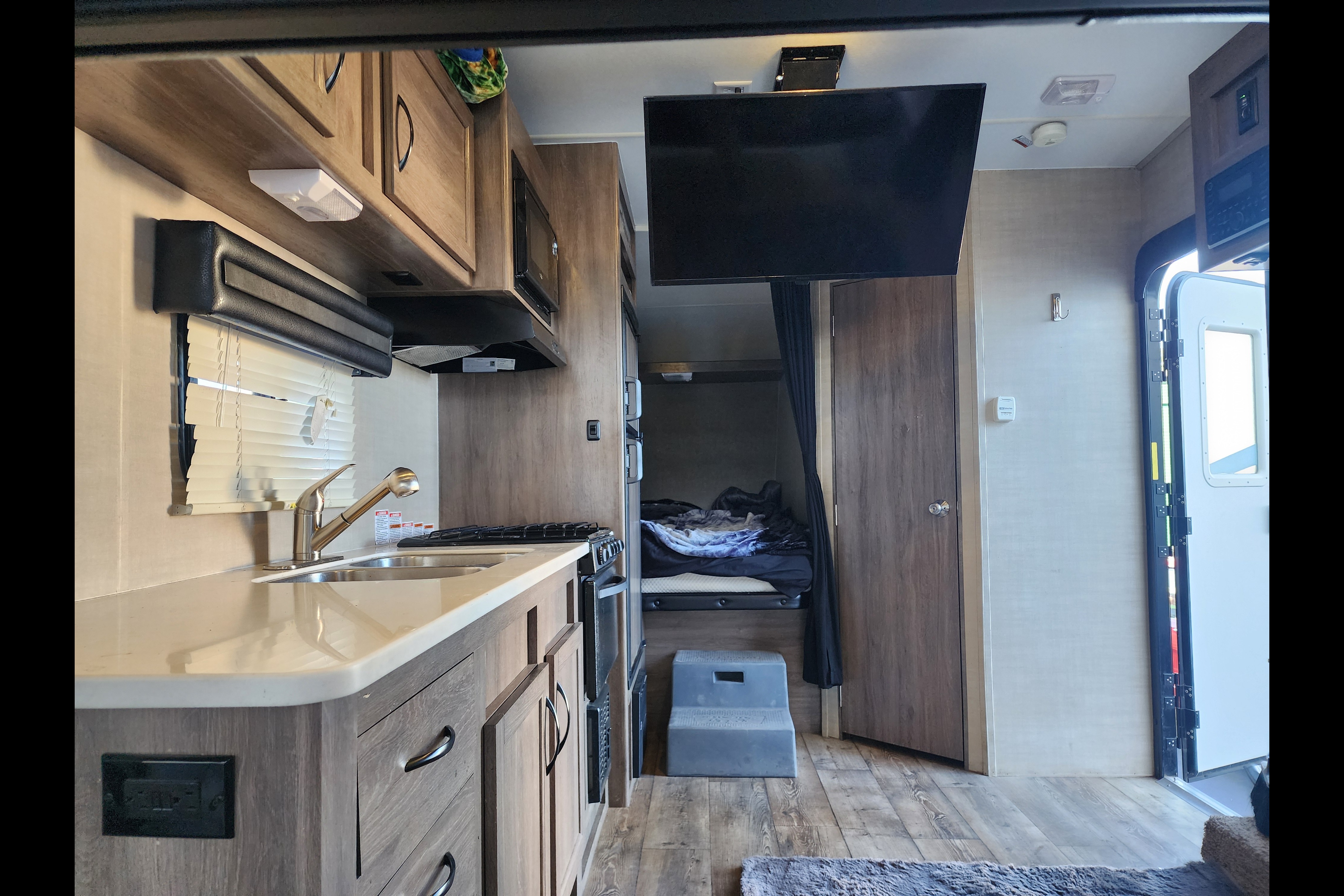 Mark's Pacific Coachworks 20EX Toy Hauler