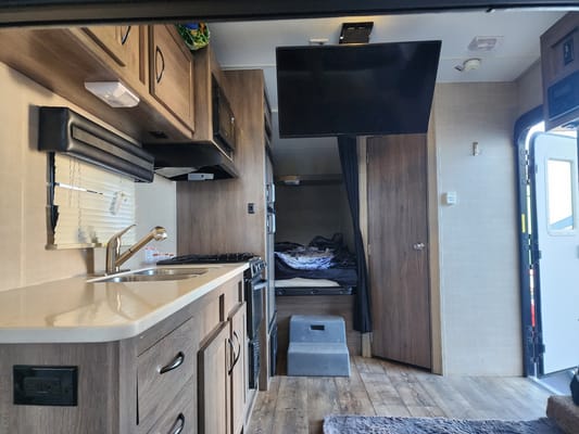 Mark's Pacific Coachworks 20EX Toy Hauler
