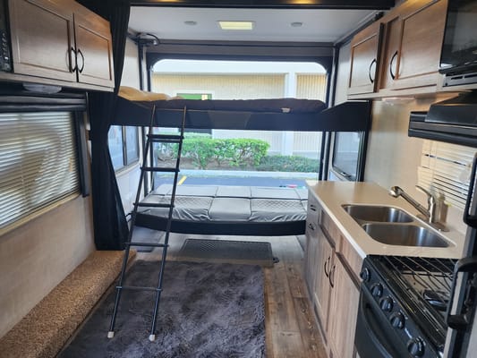 Mark's Pacific Coachworks 20EX Toy Hauler